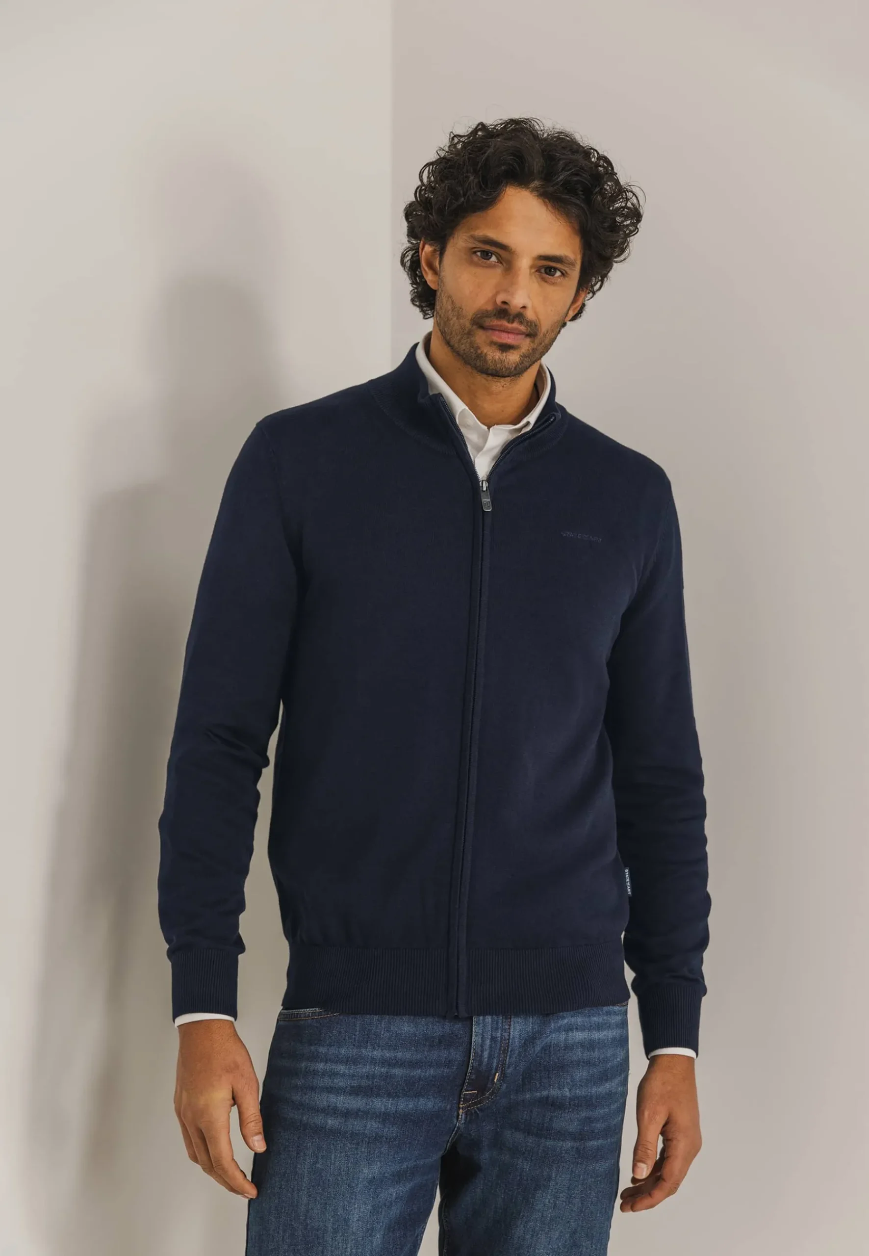 Sale ESSENTIALS fijngebreid vest Vesten